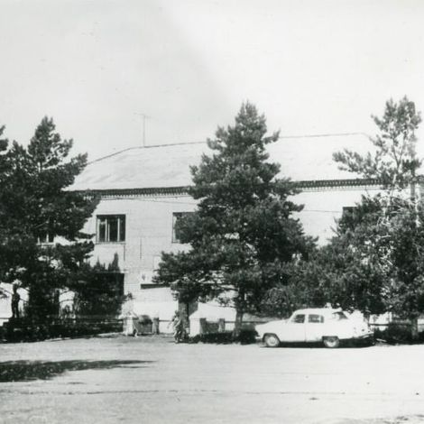 Здание бывшей гостиницы "Таежная"